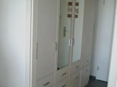 großer Kleiderschrank