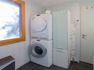 22320957-Ferienwohnung-6-Wengen-300x225-0