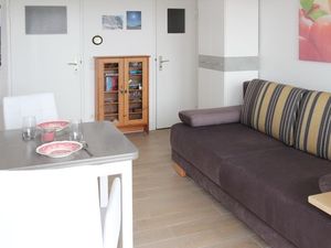 23473537-Ferienwohnung-2-Wenningstedt-300x225-3