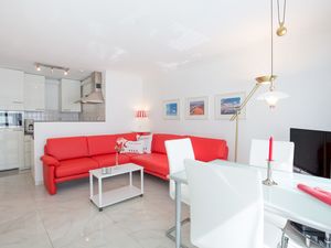 22127857-Ferienwohnung-3-Wenningstedt-300x225-0