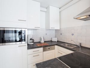 22127857-Ferienwohnung-3-Wenningstedt-300x225-3