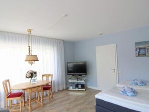 23276541-Ferienwohnung-2-Wenningstedt-300x225-2