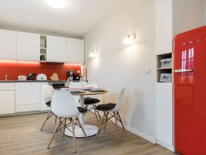 23910224-Ferienwohnung-4-Wenningstedt-300x225-5