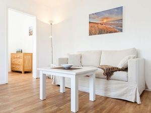 23910401-Ferienwohnung-2-Wenningstedt-300x225-1