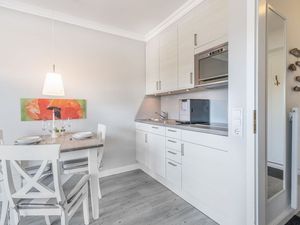 23910463-Ferienwohnung-2-Wenningstedt-300x225-5