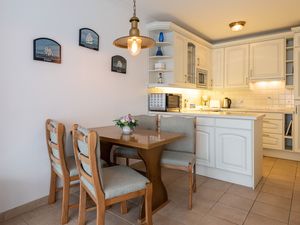 23874668-Ferienwohnung-4-Wenningstedt-300x225-4