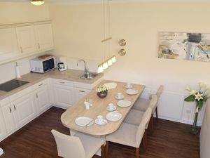 23874670-Ferienwohnung-4-Wenningstedt-300x225-1