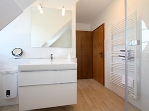 23874732-Ferienwohnung-4-Wenningstedt-300x225-2