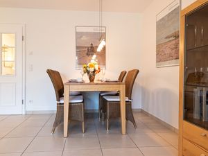 23874744-Ferienwohnung-4-Wenningstedt-300x225-2