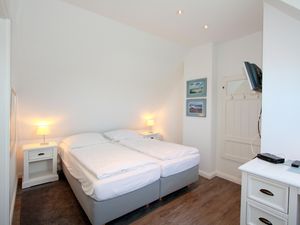 23874757-Ferienwohnung-2-Wenningstedt-300x225-5