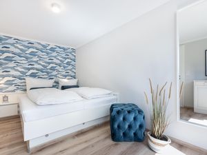 23874763-Ferienwohnung-2-Wenningstedt-300x225-5