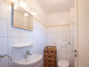 23874777-Ferienwohnung-4-Wenningstedt-300x225-3