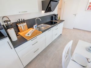 23874853-Ferienwohnung-3-Wenningstedt-300x225-2