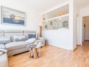 23874863-Ferienwohnung-4-Wenningstedt-300x225-5