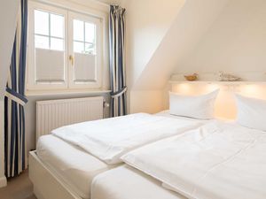 23874890-Ferienwohnung-4-Wenningstedt-300x225-4