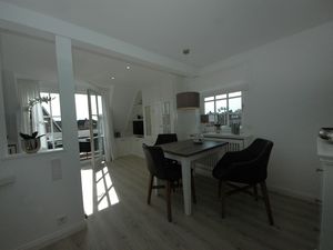 23974204-Ferienwohnung-2-Wenningstedt-300x225-2