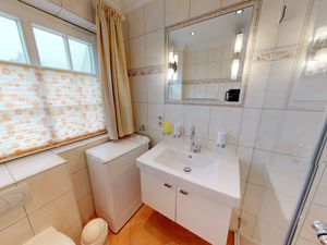 23974230-Ferienwohnung-4-Wenningstedt-300x225-3