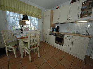 23974233-Ferienwohnung-3-Wenningstedt-300x225-4