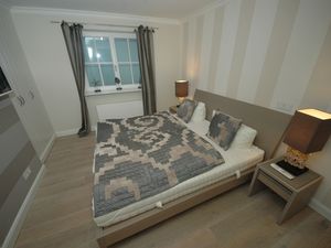 23974236-Ferienwohnung-4-Wenningstedt-300x225-5