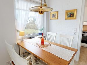 23974244-Ferienwohnung-4-Wenningstedt-300x225-2