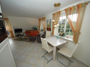 23974245-Ferienwohnung-2-Wenningstedt-300x225-1