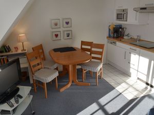 23974259-Ferienwohnung-4-Wenningstedt-300x225-2