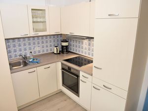 23974269-Ferienwohnung-4-Wenningstedt-300x225-4