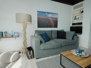 23974277-Ferienwohnung-3-Wenningstedt-300x225-1