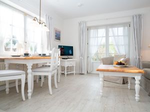 23981912-Ferienwohnung-2-Wenningstedt-300x225-2