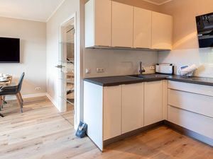 23874708-Ferienwohnung-4-Wenningstedt-300x225-2