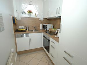 23974281-Ferienwohnung-3-Wenningstedt-300x225-4