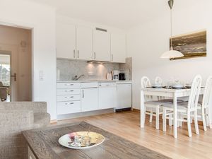 24030445-Ferienwohnung-4-Wenningstedt-300x225-5