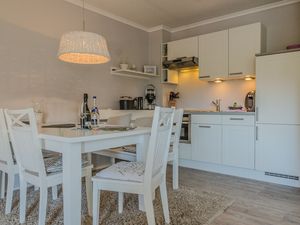 23882686-Ferienwohnung-4-Wenningstedt-300x225-5