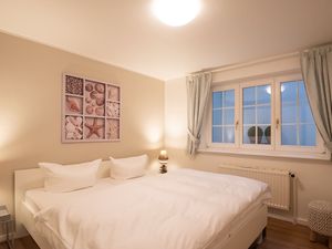 23874752-Ferienwohnung-4-Wenningstedt-300x225-3