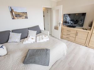 23970352-Ferienwohnung-2-Wenningstedt-300x225-3