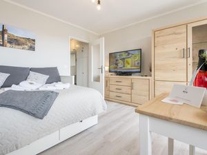 23970352-Ferienwohnung-2-Wenningstedt-300x225-4