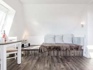 23970361-Ferienwohnung-2-Wenningstedt-300x225-3