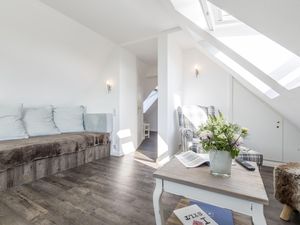 23970361-Ferienwohnung-2-Wenningstedt-300x225-5