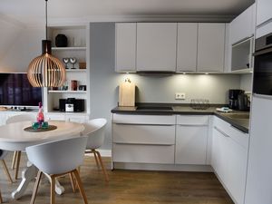 23974201-Ferienwohnung-4-Wenningstedt-300x225-2