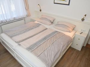 23974212-Ferienwohnung-4-Wenningstedt-300x225-2