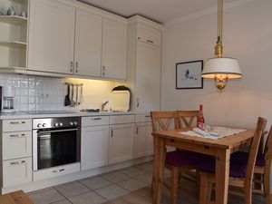 23974223-Ferienwohnung-4-Wenningstedt-300x225-5