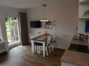 23974226-Ferienwohnung-4-Wenningstedt-300x225-3