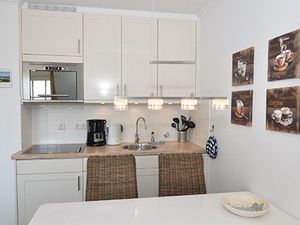 23974231-Ferienwohnung-4-Wenningstedt-300x225-0