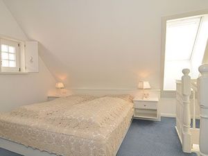 23974231-Ferienwohnung-4-Wenningstedt-300x225-2