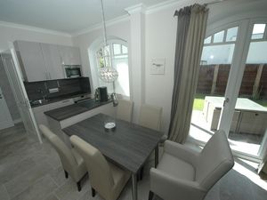 23974236-Ferienwohnung-4-Wenningstedt-300x225-3