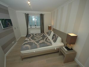 23974236-Ferienwohnung-4-Wenningstedt-300x225-5