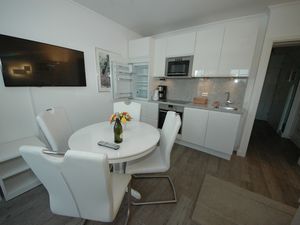 23974240-Ferienwohnung-3-Wenningstedt-300x225-3