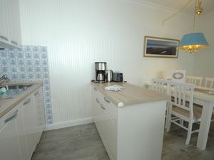 23974252-Ferienwohnung-4-Wenningstedt-300x225-3