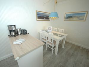 23974252-Ferienwohnung-4-Wenningstedt-300x225-4