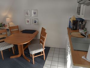 23974259-Ferienwohnung-4-Wenningstedt-300x225-4